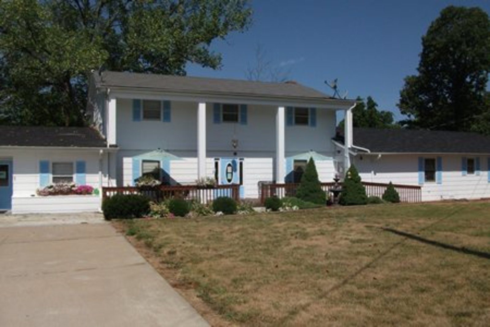 Front and side exterior of Hillcrest Assisted Living in Columbia, Missouri
