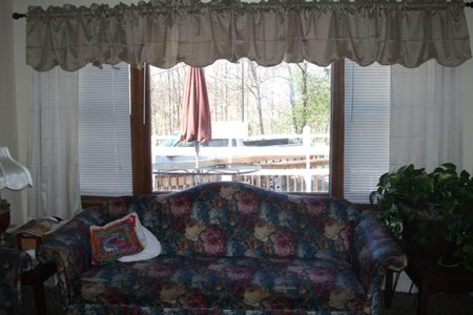 Living room common area at Hillcrest Assisted Living
